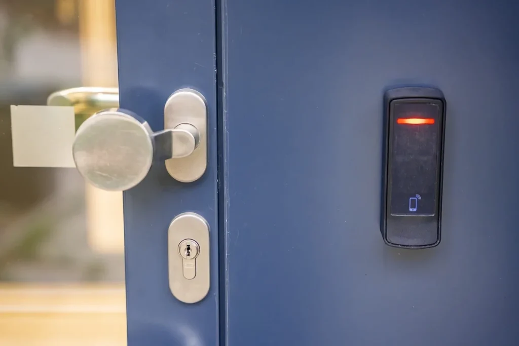 smart door lock vs traditional door lock